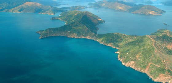 OS LordAshelyBay AirplaneImage 01 Bright